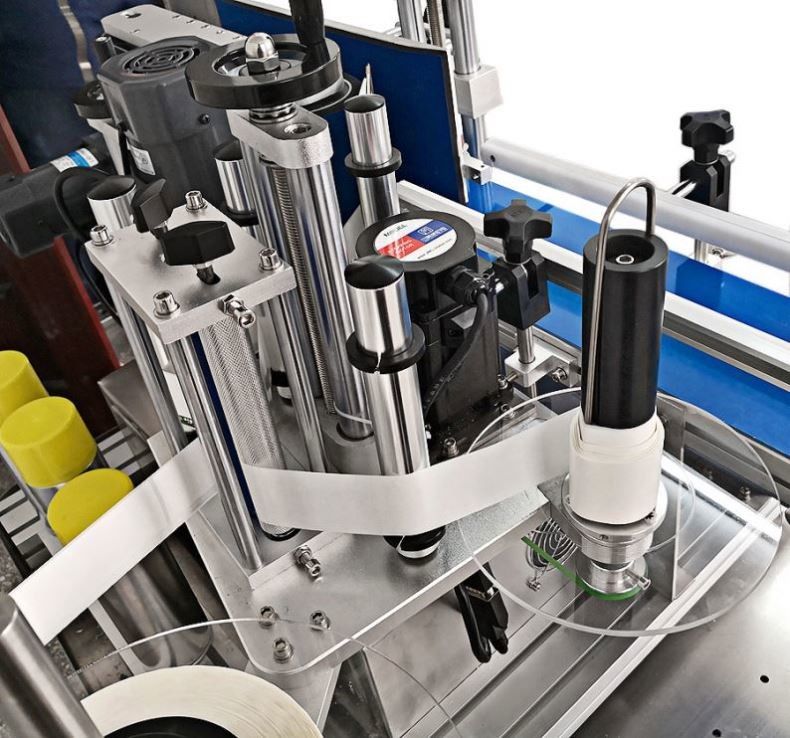 the lower price and hot sale tabletop automatic labeling machine for round bottle