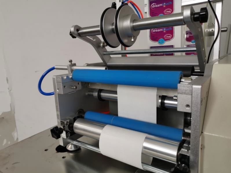 Wholesale Water Plastic Bottle Label Sticker Tabletop Double Side Round Bottle Labelling Machine With Counter