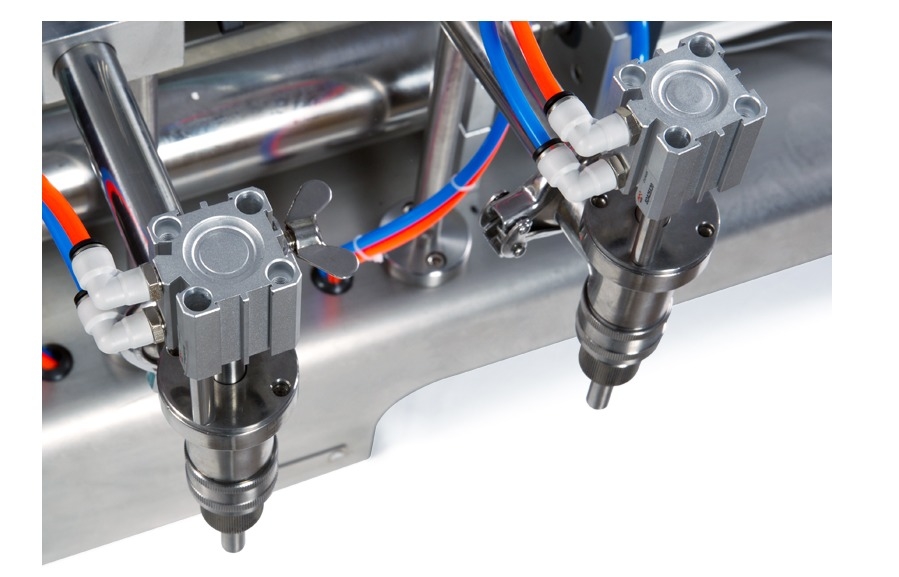 High Accuracy Piston Type Double Nozzles Soft Drink Liquid Filling Machine/water Filling Machine